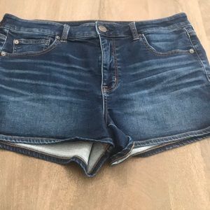 AE Shortie Shorts Sz16